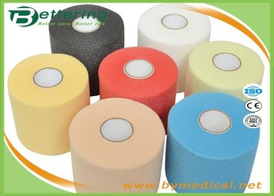 中国 Underwrap伸縮性がある付着力の運動テープ、ポリウレタン通気性の医学の泡テープ 販売のため