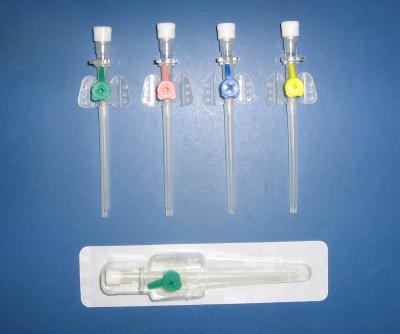 China IV Needles And Catheters Intravenous Catheter With Injection Value And Wings for sale