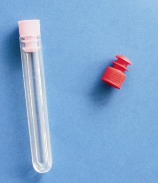 China Fuentes del laboratorio médico del plástico transparente, tubos de ensayo plásticos con los casquillos pulidos altamente en venta