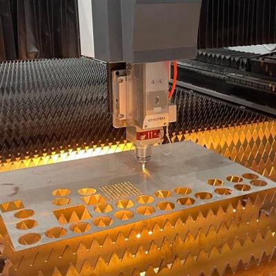 China Grabador Engraving Cutting Machine del laser de Herolaser 1500w 2000w para el cobre del aluminio de la hoja de metal en venta