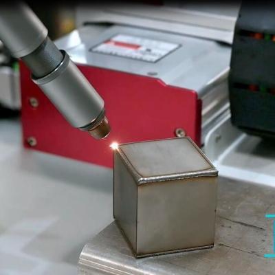 Chine Machine à souder à souder automatique en aluminium pour tôle d'acier industrielle Herolaser pour acier inoxydable à vendre