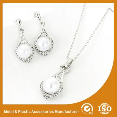 中国 無限愛 Neckalce のリングおよびイヤリングによって置かれる 925 純銀製の宝石類 販売のため