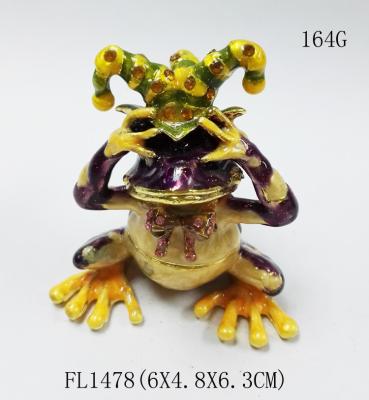 China Chimbing frog hinged trinket box metal trinket box treasure box metal jewelry box for sale