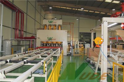 中国 自動車の積層のフロアーリングの生産機械、単層MDF薄板になる機械 販売のため