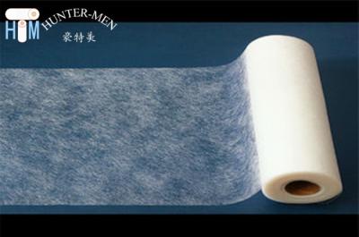 China Epiplón adhesivo 60g/M2 del derretimiento caliente flexible suave del poliéster para las telas de materia textil en venta