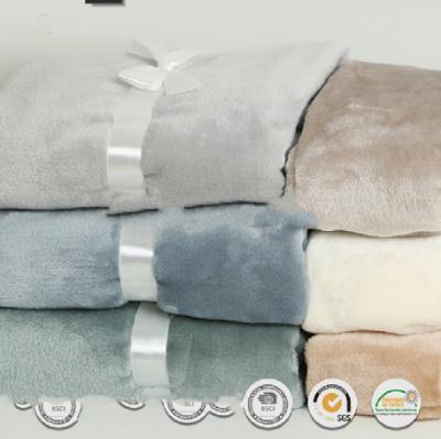 China Warm Soft Coral Fleece Blanket / Plush Polyester Blanket Antipilling Anti - Allergic for sale