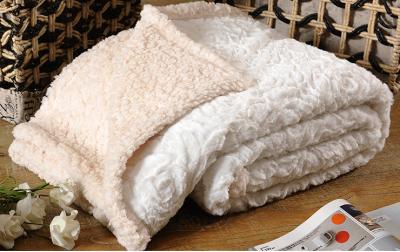 China Custom Solid Brushed Faux Fur Throw Blanket 100% Polyester 280gsm for sale