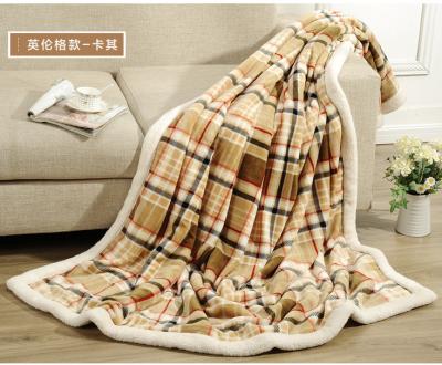 China Polyester Super Soft Plaid Flannel Blanket , Knitted Fall Plush Throw Blanket for sale