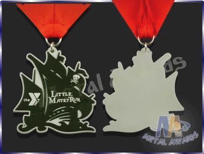China Medallas de goma suaves de las medallas plásticas de encargo del diseño de la moda con el logotipo de la navegación en venta