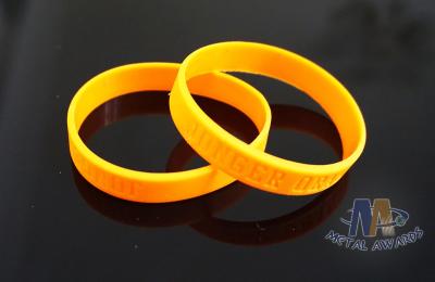 China Custom Plastic Bracelets PVC Wristbands Gold Color With Letters 212mm Size for sale