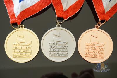 Cina Medaglie su misura del premio del metallo che corrono e medaglia in lega di zinco dei medaglioni dei regali maratona di campionato in vendita