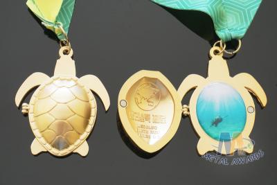 China Turtle Shell Animal Medals With Colorful Satin Ribbon , Printing Sticke With Gloss Dome Covered for sale