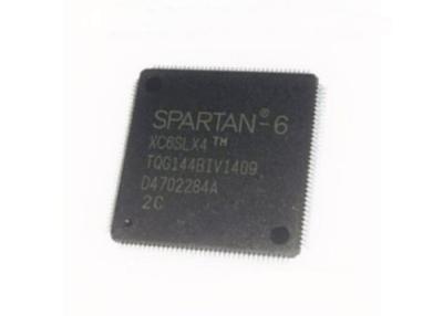 China Microplaquetas espartanos da microplaqueta 144LQFP 6 LX FPGA do circuito integrado da microplaqueta XC6SLX4-2TQG144C de IC à venda