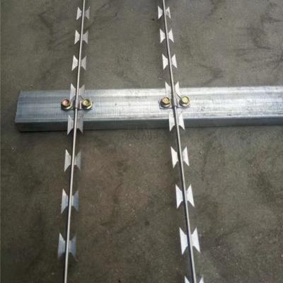 China Bto-18 Razor Wire Concertina 12ga Core Thickness 18mm Barb Length for sale