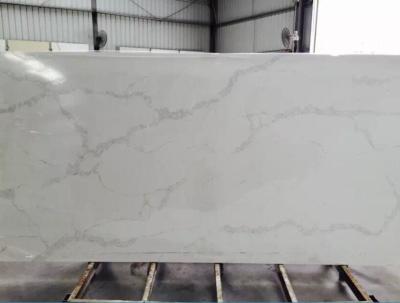 Chine Couleur blanche concrète de quartz de QS 5131 de partie supérieure du comptoir blanches standard de salle de bains à vendre