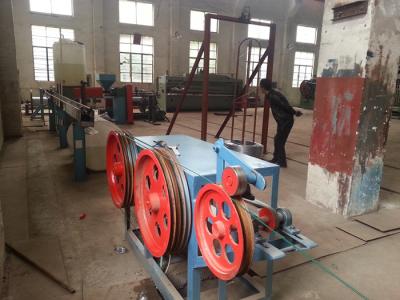 中国 熱い電流を通された鉄ワイヤー ポリ塩化ビニールは六角形ワイヤー網4kwのための機械に塗りました 販売のため