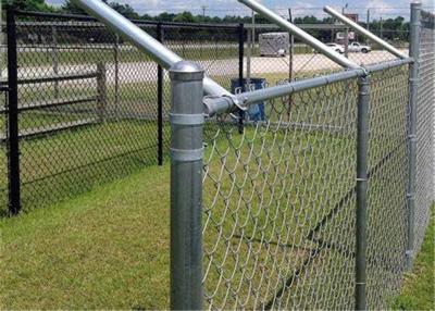 中国 学校、プールおよび空港のための熱い浸された電流を通されたチェーン・リンクの塀の防御フェンス 販売のため