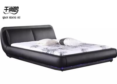 China La curva ondulada LED de gran tamaño tapizó la cama tapizada doble luminosa de la cama en venta