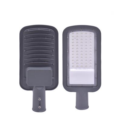 China luzes de rua exteriores 50w do diodo emissor de luz de 130lm/W Ip65 Smd 100w 150w 200w à venda
