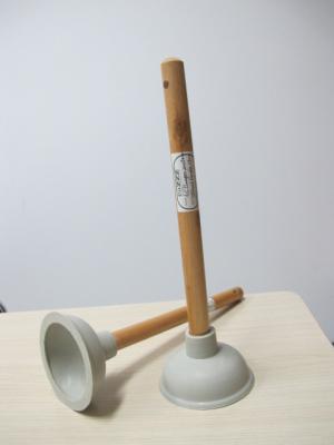 China émbolo del retrete del retrete de la manija de madera de los 29cm del cuarto de baño de goma del émbolo/del lavabo en venta