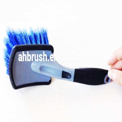 China PP Plastic Handle Long Haired Tire Wheel Brush For Car for sale