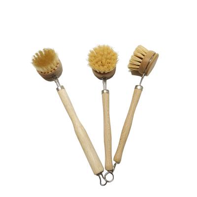China Dining Room Wooden Long Handled Scrubbing Brush 24cm Sisal Nylon Filament for sale