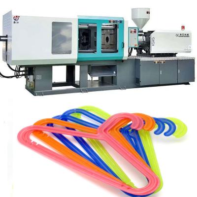 China Injection Capacity 1026g Auto Injection Molding Machine with Advanced Safety System Clothes hange Injection Machiner for sale