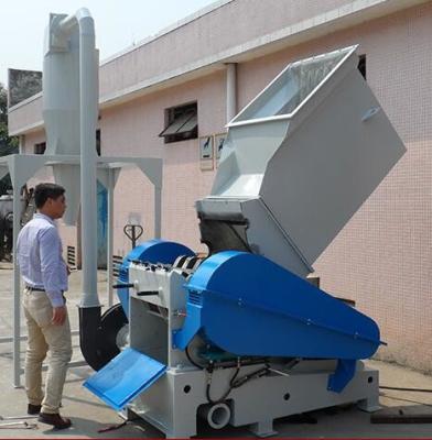 China Garrafa plástica resistente que esmaga a máquina, máquina plástica automática do moedor da sucata à venda