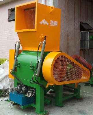 Chine Machine en plastique de broyeur de moteur électrique avec la haute lame 240kg de dureté à vendre