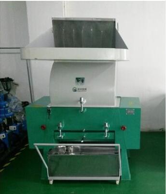 China máquina de moedura plástica do poder 4kw, garrafa do animal de estimação que esmaga a máquina com parafusos de aço à venda