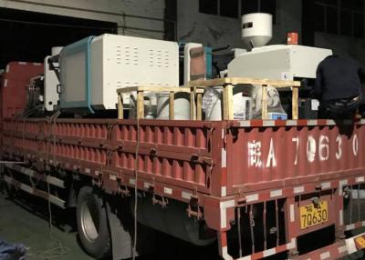 China Servo bajo consumo de energía de la máquina de la inyección industrial de 270 toneladas que moldea en venta