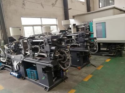 China Zwei Teilgummiselbstspritzgussmaschine-Bakelit-Pulver-Maschine zu verkaufen