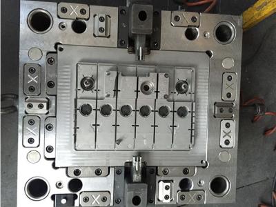 China Cold Runner Plastic Injection Mould Automobile Battery Shell Mold Size Custom for sale
