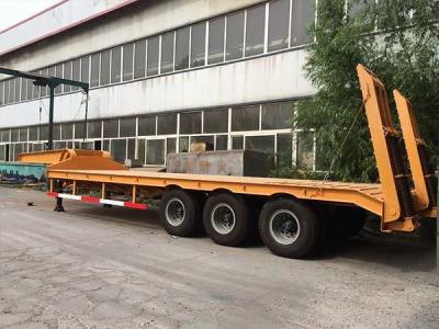 中国 80000kg Semi Trailer Transport Yellow Semi Lowbed Trailer 販売のため