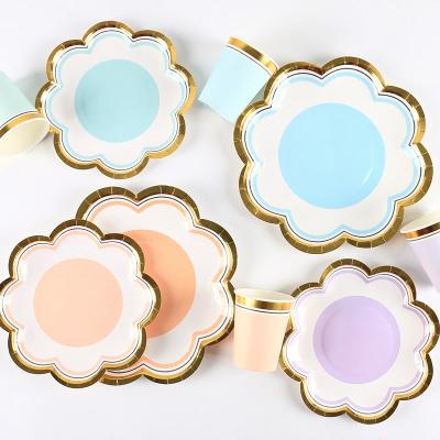 China Ins Petal Shaped 7in Macaron Color Disposable Paper Plate For Party for sale