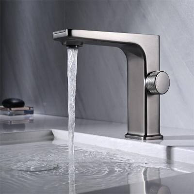 China Modern Nickel Bathroom Vanity Faucet Single Hole With Drain ‎5Inch for sale