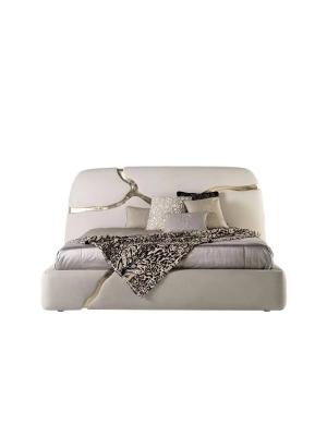 中国 Upholstered Lapiaz王のプラットフォーム ベッドは金のステンレス鋼にはめ込んだ 販売のため