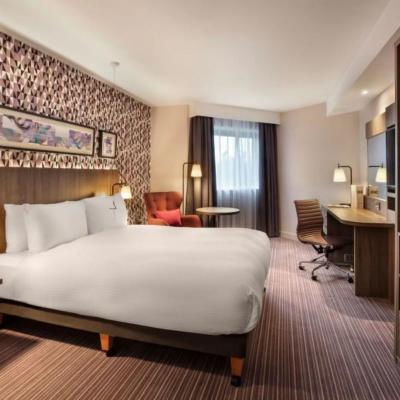 Chine Meubles commerciaux en bois solides d'hôtel de tourisme de chambres à coucher d'hôtel d'étoile de villa à vendre
