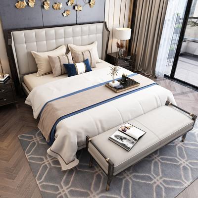 中国 注文のホテルの寝室の家具のホテルの別荘の家のための革純木のベッド フレーム 販売のため