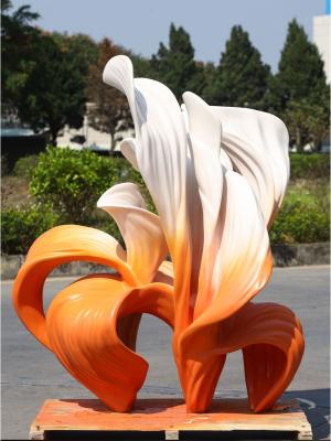 中国 Bespoke Large Floor Standing Flower Fiberglass Sculpture Marble Base For Hotel Lobby 販売のため