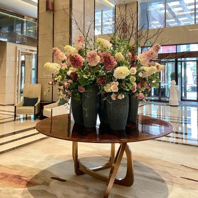 China Premium Vase Ornament Hotel Flower Arrangement Decorative Flower Pot And Table for sale