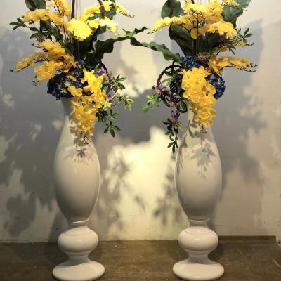 China Upscale Hotel Lobby Floor Vase White Fiberglass Highly Decorative for sale