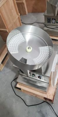 China Pequeña tableta que cuenta la máquina, máquina inoxidable del contador de la píldora de acero en venta