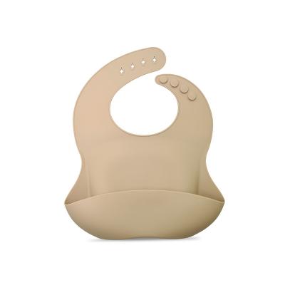 中国 Pantone色BPAの自由なシリコーンの赤ん坊の胸当てOEMは調節可能防水する 販売のため