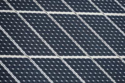 China Mono PERC 5bb 9bb Half Cell Solar Panel 220v 375 Watt 500 Watt for sale