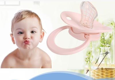 China Produto comestível levantado chupeta 5.2×3.5cm da textura do bebê do silicone de FDA PP à venda