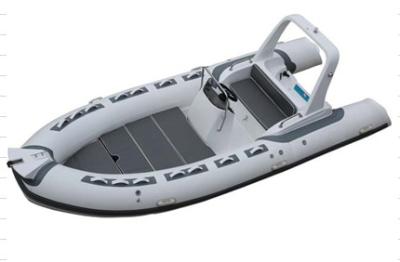 中国 2022  inflatable  boat with motor 17ft PVC or hypalon with sundeck light grey RIB520C 販売のため