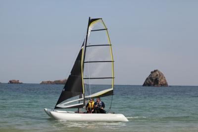 China Aluminum Mast Inflatable Sailing Boat Transparent Large Catamaran Sailboats For 4 Persons for sale