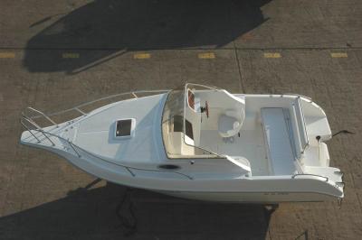 Chine 20 pi de plaisir simple de yacht de grande pièce de cabine de fibre de verre avec le sofa/lucarne à vendre