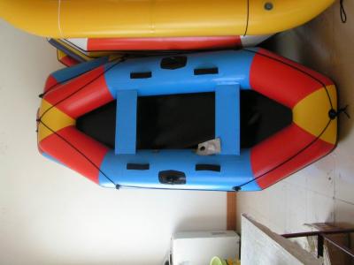 China 3 Person Inflatable Boat 280cm , PVC Colorful Inflatable Pontoon Raft For Children for sale
